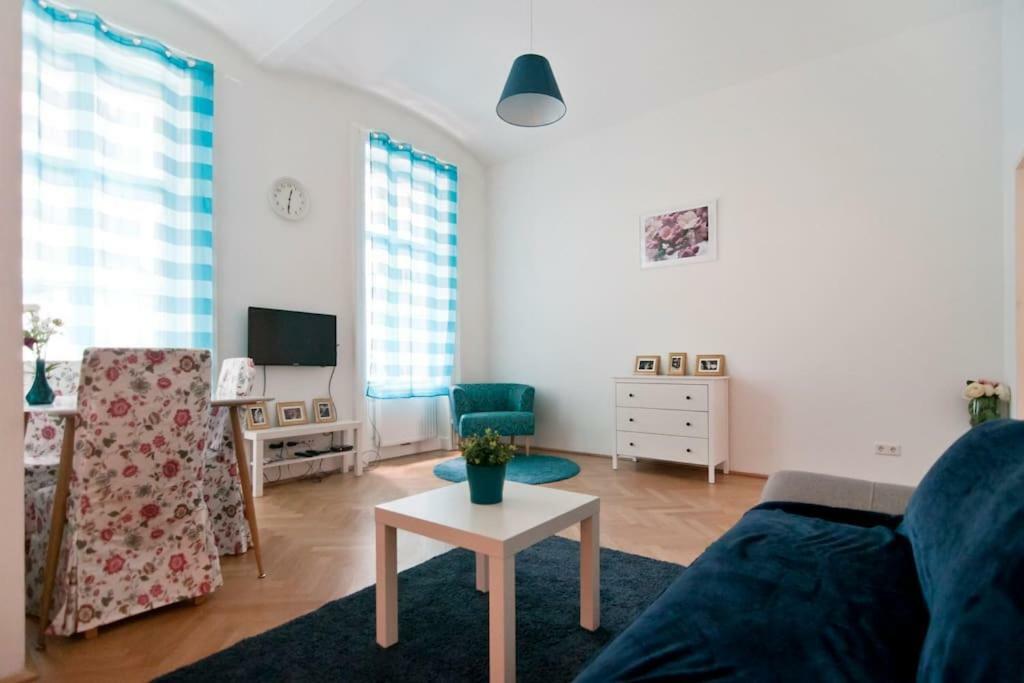 Marvelous Midtown Apartment Wien Eksteriør billede